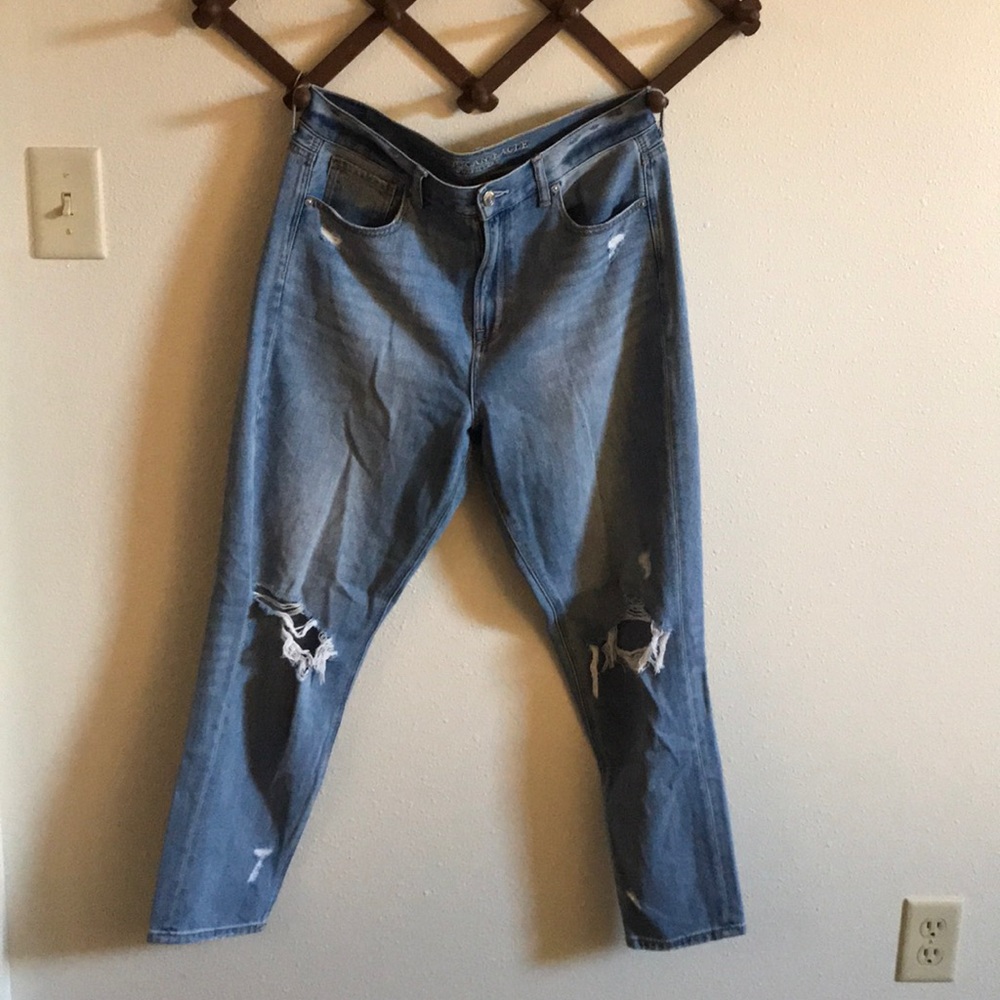 AE Light Wash Mom Jeans